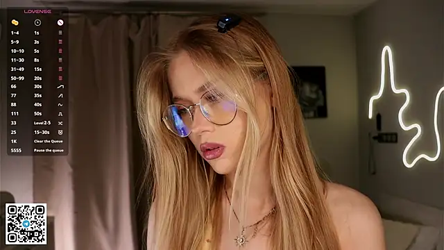 BeatrixCharton online show from 10.10.25