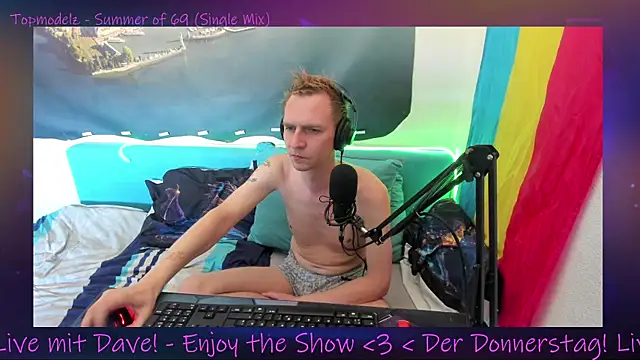Snapshot of DaveLindau chatting on 09.18.25 DaveLindau online show from 09.18.25