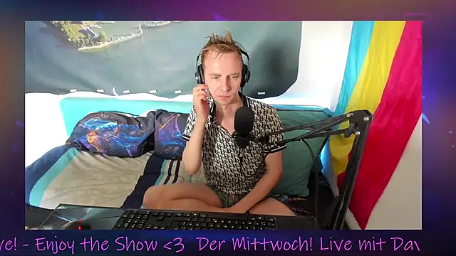 Snapshot of DaveLindau chatting on 10.15.25 DaveLindau online show from 10.15.25