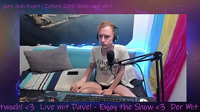 Snapshot of DaveLindau chatting on 10.22.25 DaveLindau online show from 10.22.25