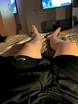 Snapshot of YoungDick004 chatting on 10.25.25 YoungDick004 online show from 10.25.25