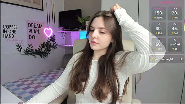 Snapshot of LiaWoow chatting on 10.12.25 LiaWoow online show from 10.12.25