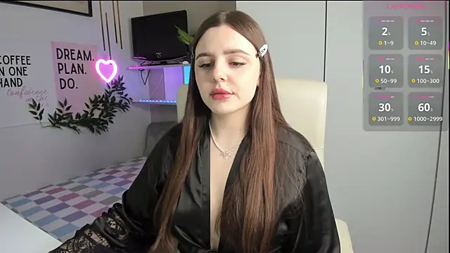 Snapshot of LiaWoow chatting on 10.13.25 LiaWoow online show from 10.13.25