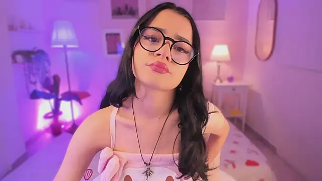 Snapshot of emma_soul1 chatting on 09.13.25 emma soul1 online show from 09.13.25