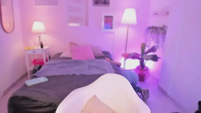 Snapshot of emma_soul1 chatting on 10.28.25 emma soul1 online show from 10.28.25