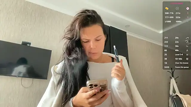 Snapshot of MaydaCornwall chatting on 09.17.25 MaydaCornwall online show from 09.17.25