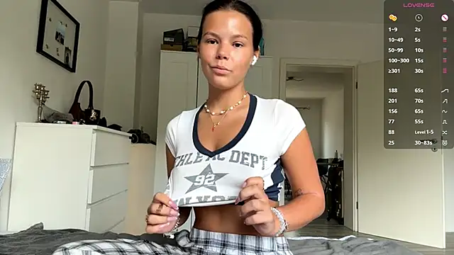 Snapshot of MaydaCornwall chatting on 09.27.25 MaydaCornwall online show from 09.27.25