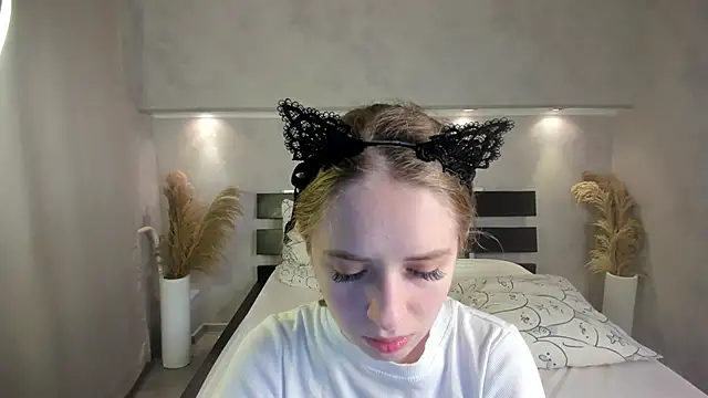 Camilla Kelly online show from 10.11.25