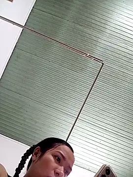 Rose 194 online show from 10.15.25