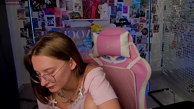 Maryyy May online show from 09.10.25