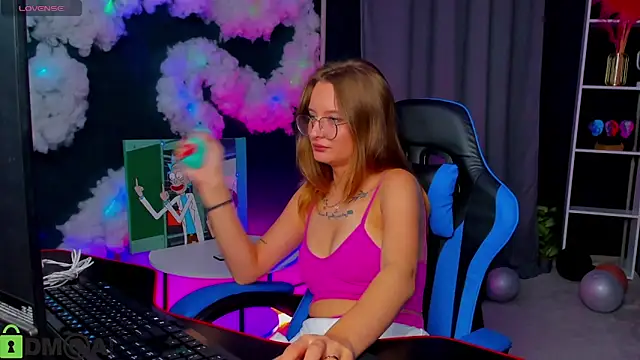Maryyy May online show from 09.11.25