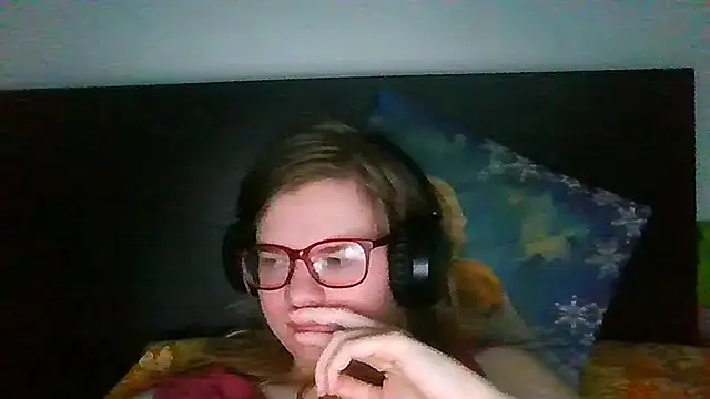 Snapshot of Moonolighta chatting on 09.22.25 Moonolighta online show from 09.22.25