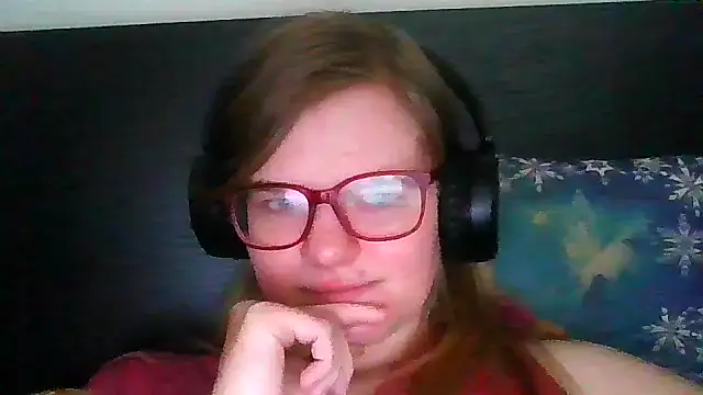 Snapshot of Moonolighta chatting on 09.23.25 Moonolighta online show from 09.23.25