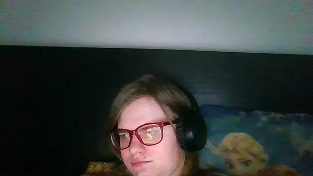 Snapshot of Moonolighta chatting on 09.24.25 Moonolighta online show from 09.24.25