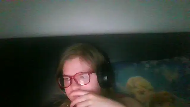 Snapshot of Moonolighta chatting on 09.26.25 Moonolighta online show from 09.26.25