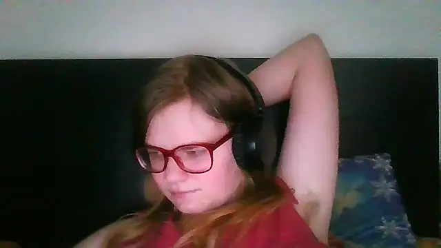 Snapshot of Moonolighta chatting on 09.29.25 Moonolighta online show from 09.29.25