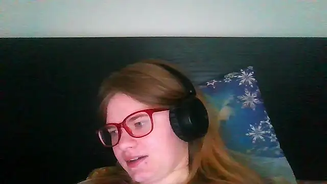 Snapshot of Moonolighta chatting on 10.07.25 Moonolighta online show from 10.07.25