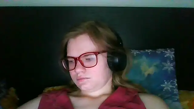 Snapshot of Moonolighta chatting on 10.09.25 Moonolighta online show from 10.09.25