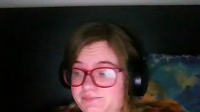 Snapshot of Moonolighta chatting on 10.11.25 Moonolighta online show from 10.11.25