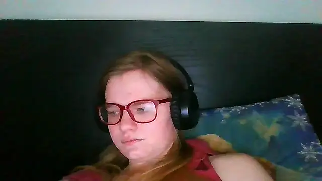 Snapshot of Moonolighta chatting on 10.14.25 Moonolighta online show from 10.14.25