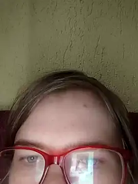 Snapshot of Moonolighta chatting on 10.18.25 Moonolighta online show from 10.18.25