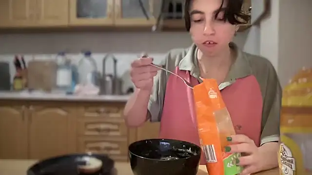 Rosea Champagne online show from 09.16.25