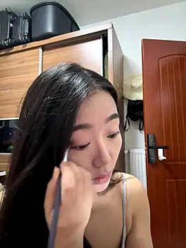 jiajia L online show from 11.12.25