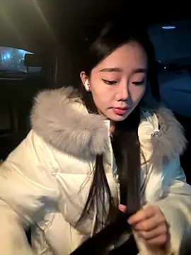 jiajia L online show from 11.25.25