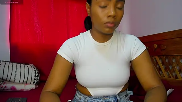 Snapshot of mishell- chatting on 06.17.26 mishell- online show from 06.17.26