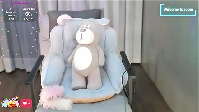 Snapshot of LINLIN-2025 chatting on 10.28.25 LINLIN-2025 online show from 10.28.25