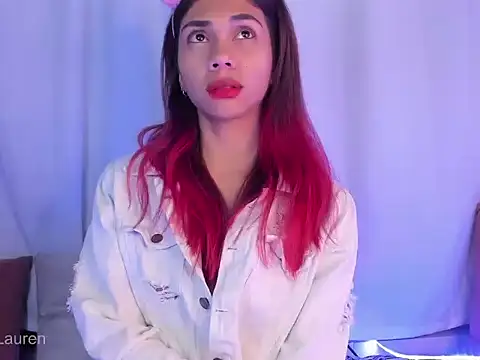 Snapshot of Laurenn_2 chatting on 11.20.25 Laurenn 2 online show from 11.20.25