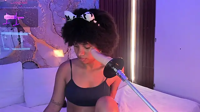 Lolalewis777 online show from 10.10.25