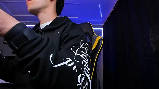 alexgiraldo   online show from 12.03.25