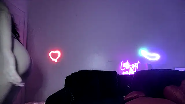 Snapshot of torithequeen chatting on 10.01.25 torithequeen online show from 10.01.25