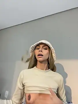 Snapshot of heloagreen_ chatting on 09.10.25 heloagreen online show from 09.10.25