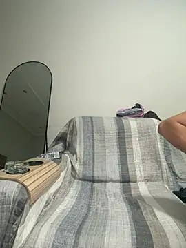 Snapshot of heloagreen_ chatting on 04.14.26 heloagreen online show from 04.14.26