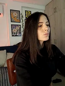 Snapshot of mishelkrave_ chatting on 10.06.25 mishelkrave  online show from 10.06.25