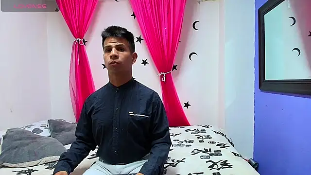 Snapshot of mabelineyesgreen303av chatting on 10.02.25 mabelineyesgreen303av online show from 10.02.25