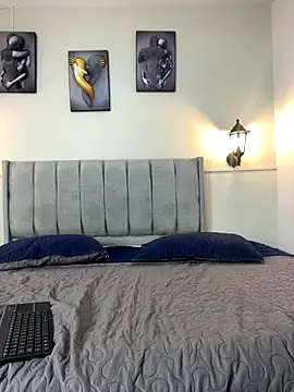 Samara Hadi  online show from 12.22.25