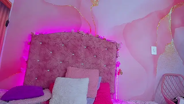 Mila grace  online show from 12.17.25