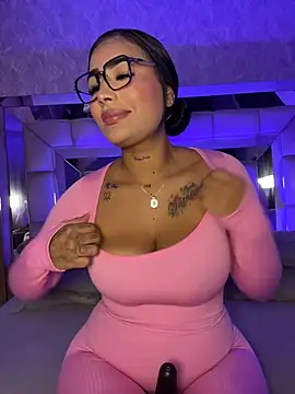 MaddyGray  online show from 12.03.25