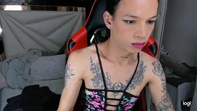 Snapshot of sara_slut21 chatting on 12.11.24 sara slut21 online show from 12.11.24