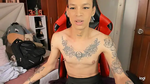 Snapshot of sara_slut21 chatting on 12.24.24 sara slut21 online show from 12.24.24