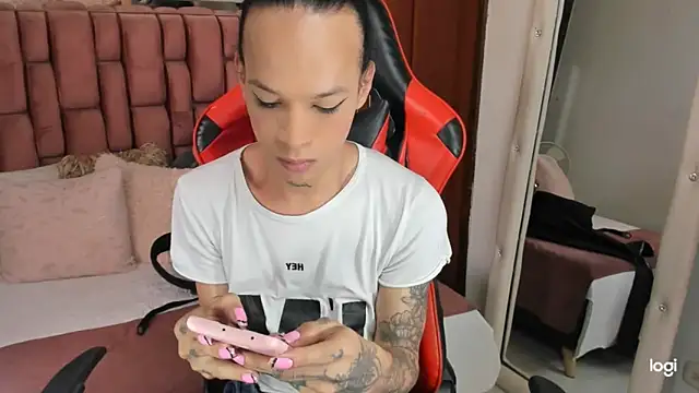 Snapshot of sara_slut21 chatting on 01.08.25 sara slut21 online show from 01.08.25