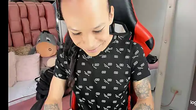 Snapshot of sara_slut21 chatting on 01.19.25 sara slut21 online show from 01.19.25