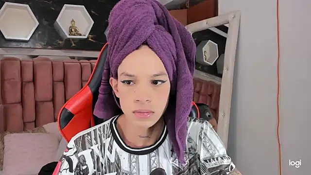 Snapshot of sara_slut21 chatting on 01.25.25 sara slut21 online show from 01.25.25