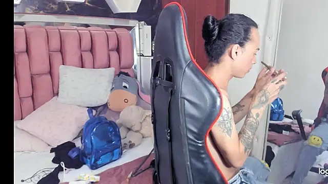 Snapshot of sara_slut21 chatting on 02.04.25 sara slut21 online show from 02.04.25