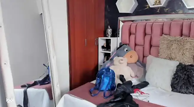 Snapshot of sara_slut21 chatting on 02.12.25 sara slut21 online show from 02.12.25