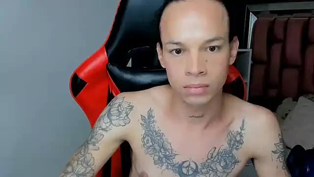 Snapshot of sara_slut21 chatting on 03.18.25 sara slut21 online show from 03.18.25