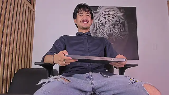 DimitriDeluxe online show from 10.11.25